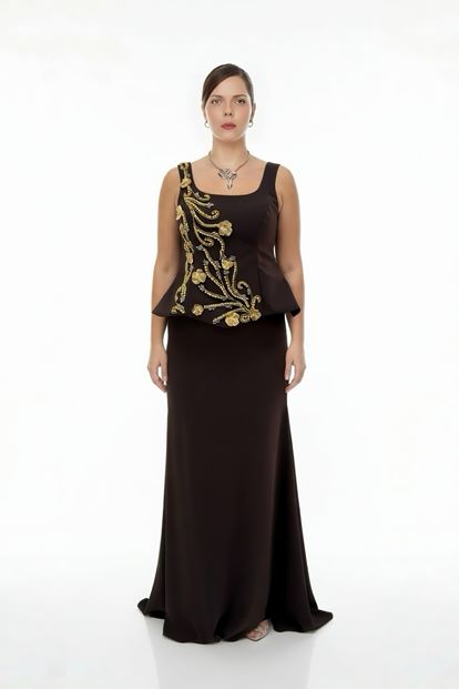 فستان سهرة بني اللون بأشرطة رفيعة، مقاسات كبيرة